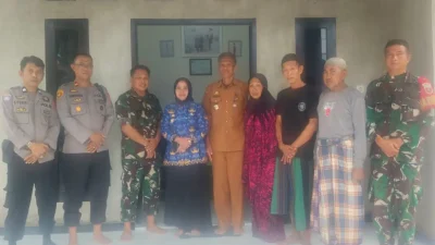 Pemerintah Kecamatan Bonto Tiro bersama unsur Forkopimcam Kabupaten Bulukumba semangati keluarga korban penyanderaan. Foto dok Pemerintah Kecamatan Bontotiro.